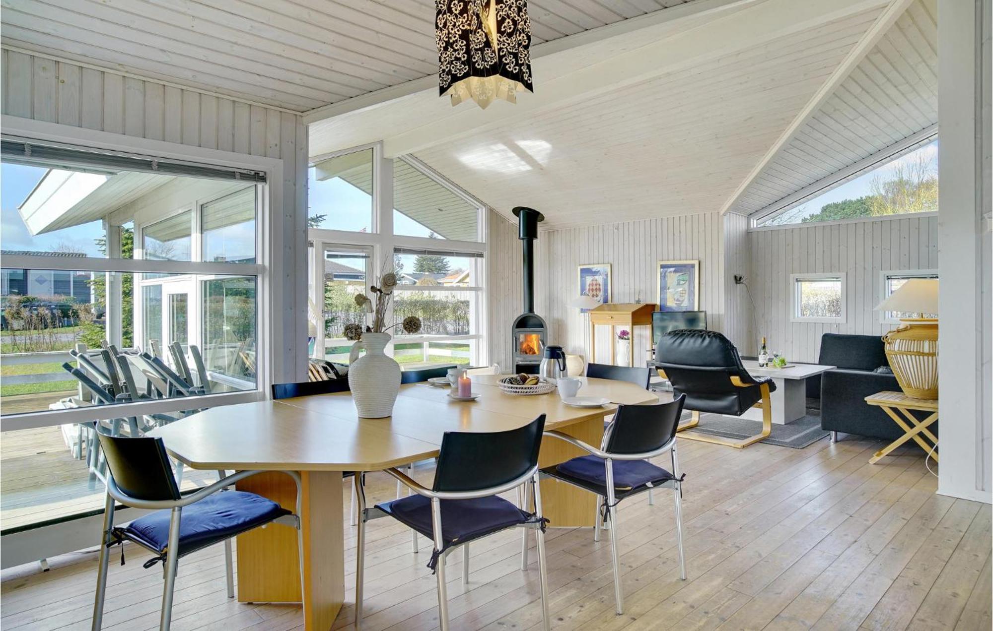 Awesome Home In Stroby With Wifi 외부 사진