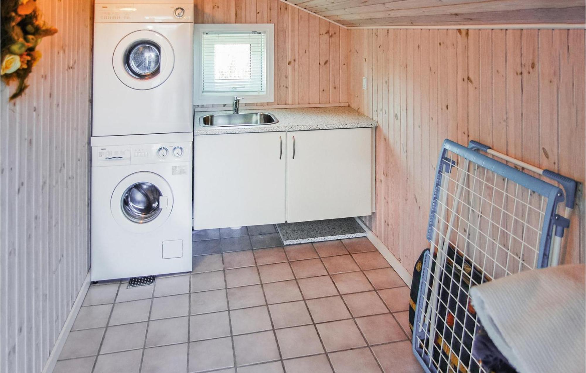 Awesome Home In Stroby With Wifi 외부 사진
