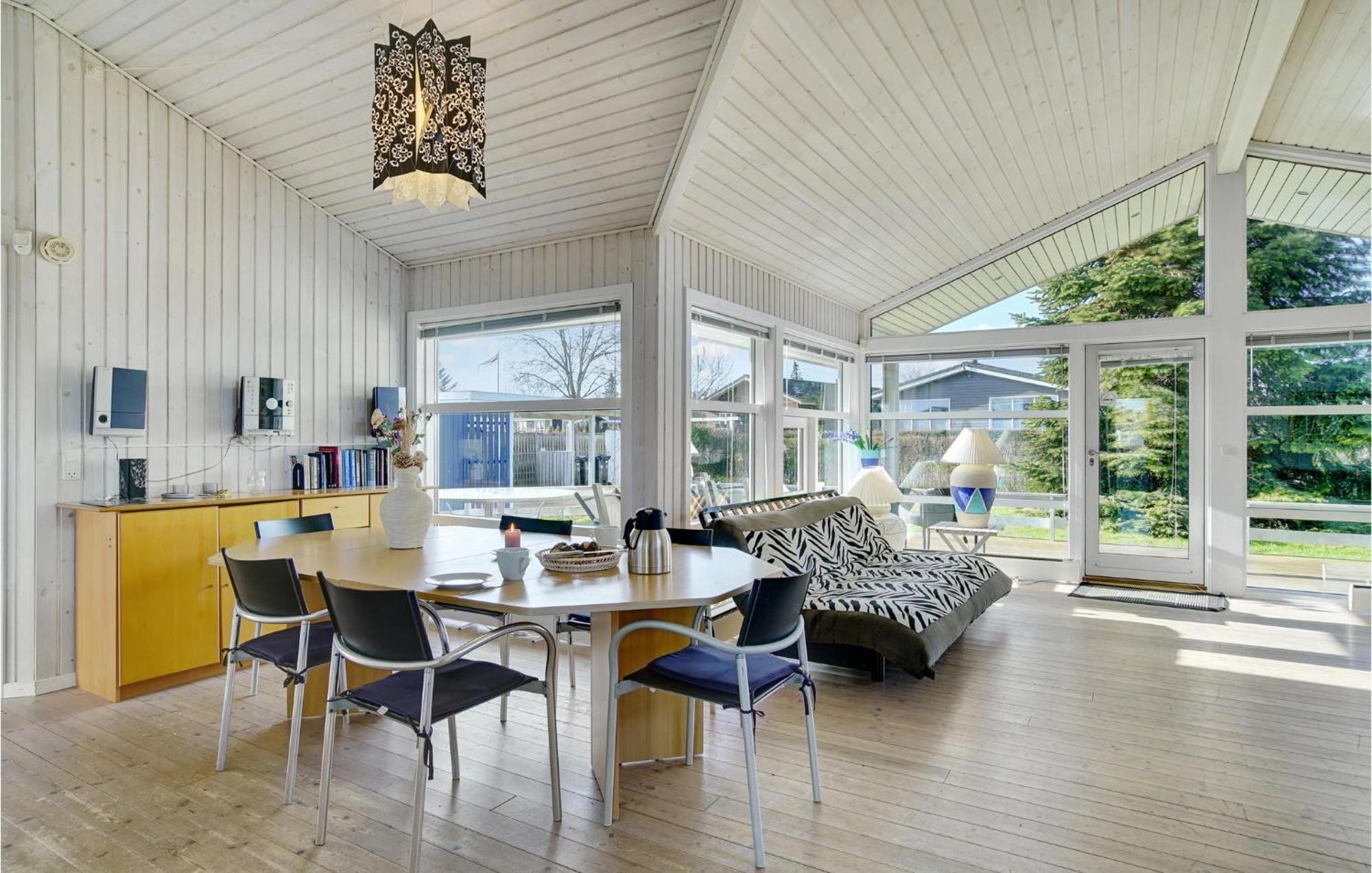 Awesome Home In Stroby With Wifi 외부 사진